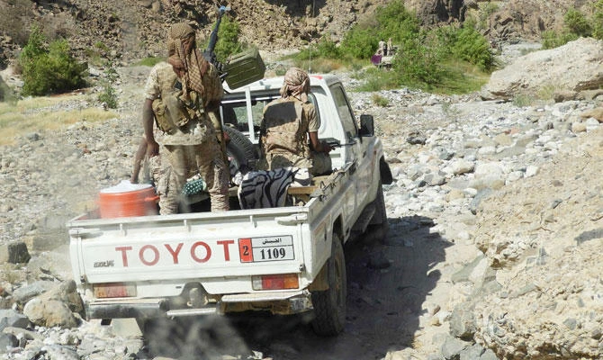 Yemeni fighters loyal to the government backed by the Saudi-led coalition fighting in the country ride in the back of a pickup truck with mounted heavy machine gun in the Mesini Valley in the vast province of Hadramawt, in this February 21, 2018 photo. (AFP)