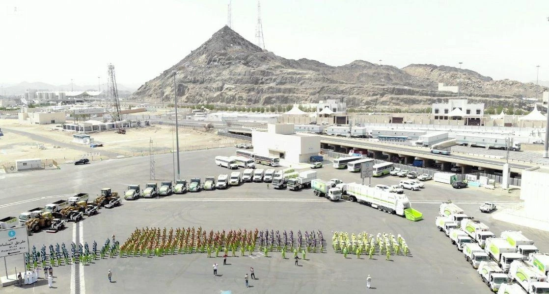 Saudi Arabia’s General Authority for Statistics said a total of 192,254 employees, from both genders, will be working to deliver those services to pilgrims. (SPA)