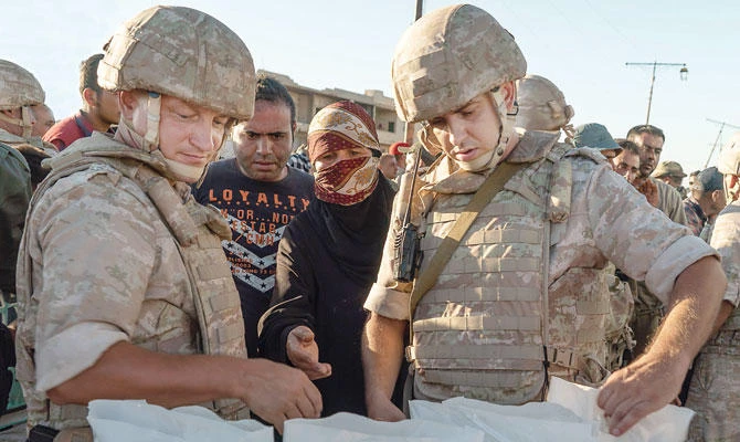 Russian soldiers distribute aid in the central Syrian province of Homs. (File/AFP)