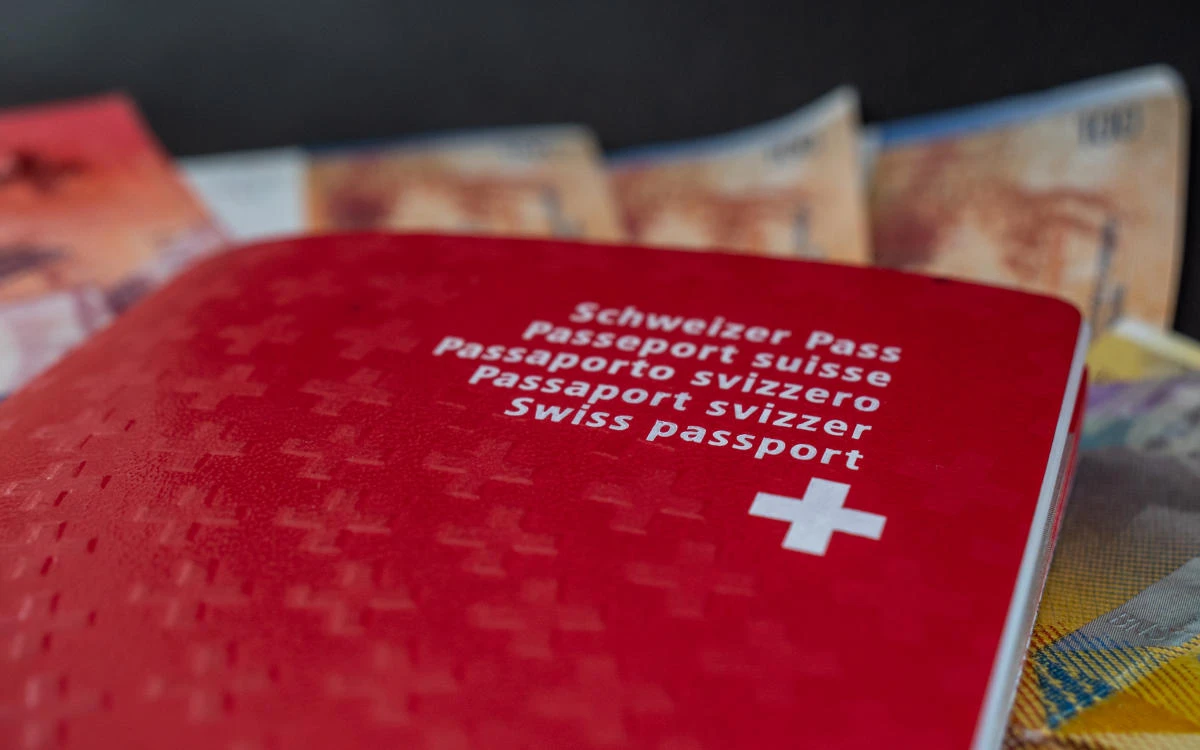 Muslim couple denied Swiss citizenship over handshake refusal