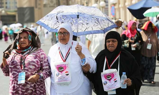 Egyptian pilgrims stroll outside the Grand Mosque in Saudi Arabia's holy city of Makkah on August 16, 2018, prior to the start of the annual Hajj pilgrimage in the holy city. (AFP)