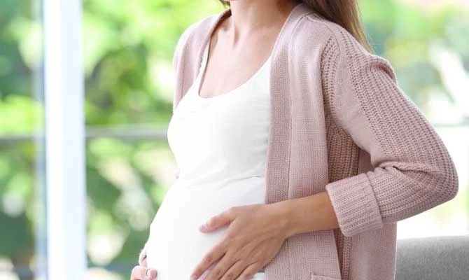 Migrant spouse of pregnant woman detained on way to hospital