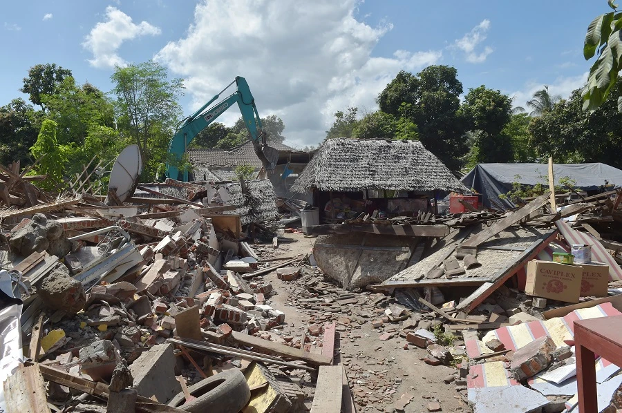 Earthquakes cut power, topple buildings on Indonesian island of Lombok
