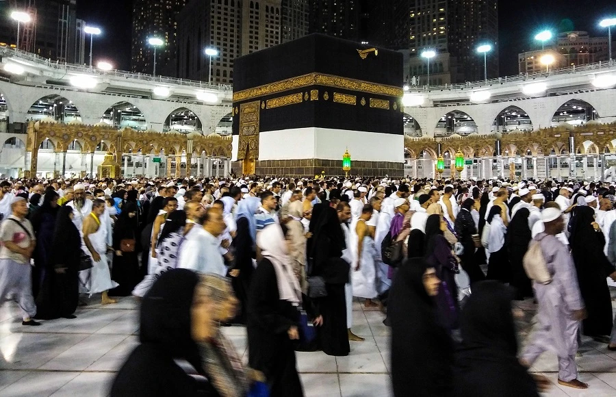 Ever wondered how they clean the floor around the Kaaba during Hajj? Quickly
