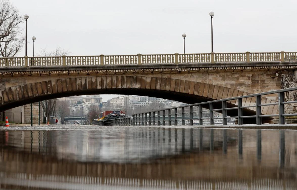 A general view shows the flooded banks of the Seine River after days of rainy weather in Paris, France, January 8, 2018. (Reuters)