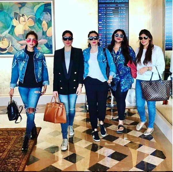 Kareen Kapoor travelled to Dubai with her best friend to Amrita Arora, sister Karisma Kapoor, makeup artist Mallika Bhat and manager Poonam Damania. (Instagram: Kareena Kapoor)