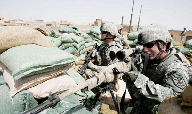 US soldiers take position on top of Police Building during a training session by U.S. army at al-Karama police headquarter in Mosul, 390 km (240 miles) north of Baghdad June 16, 2009. (REUTERS)