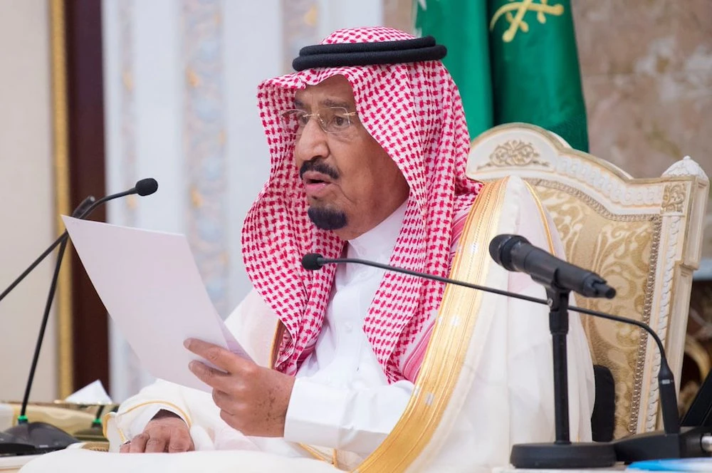 King Salman receives princes, the Grand Mufti and leaders of the military sector. (SPA)