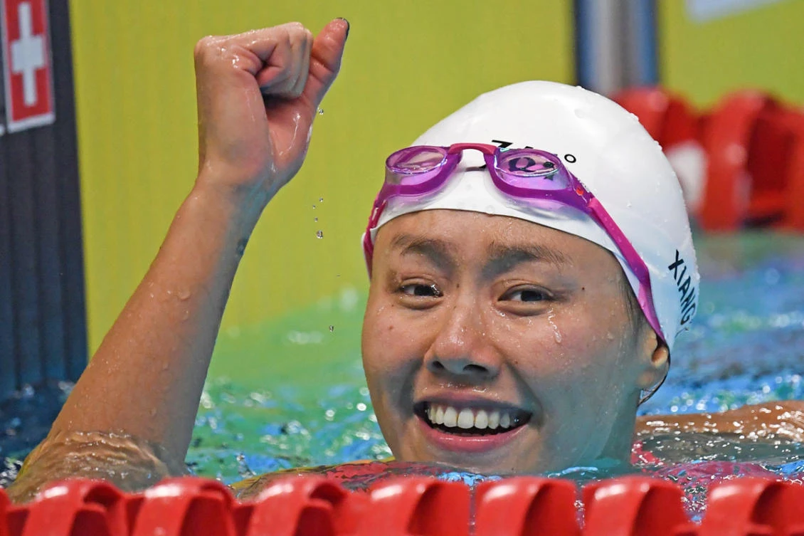 China's Liu Xiang celebrates winning the final of the women's 50m backstroke swimming event during the 2018 Asian Games in Jakarta on August 21, 2018. (AFP / Jewel Samad)