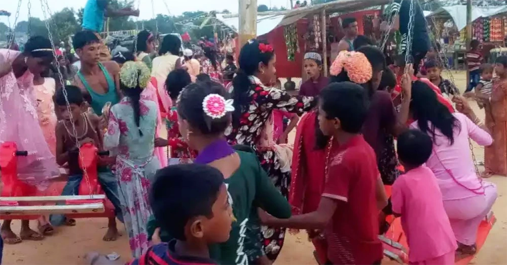 Rohingya refugee children celebrate at an Eid fair organized at the Kutupalang camp in Cox’s Bazar, Bangladesh. (AN photo)