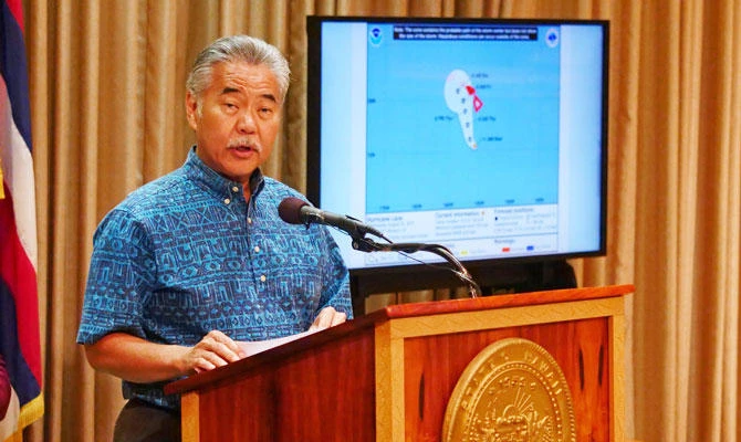 Hawaii Governor David Ige (C) speeks during a press conference about preparations for Hurricane Lane arrival to the Hawaiian Island's in Honolulu, Hawaii, on August 22, 2018. (AFP)