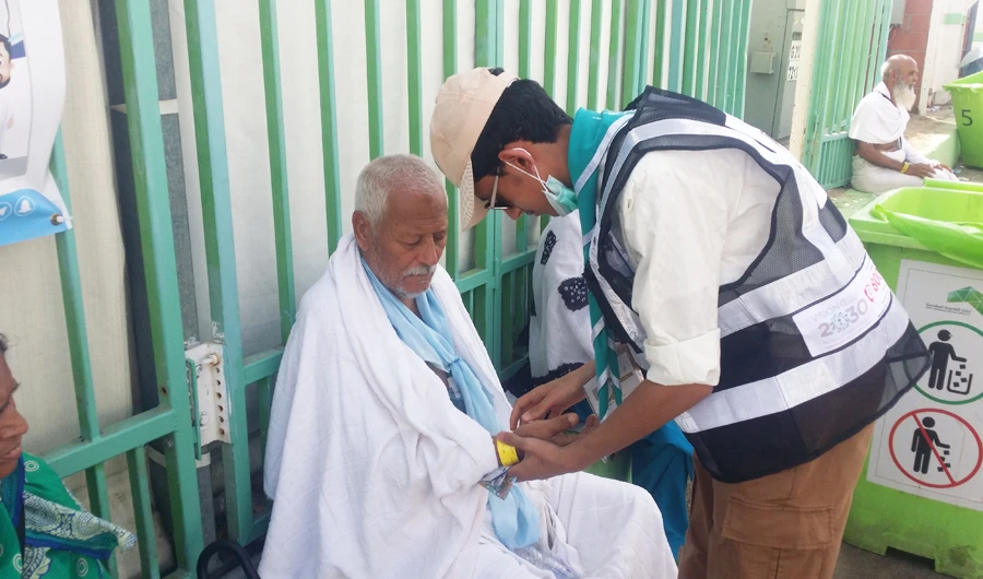 Saudi scouts assist pilgrims and Hajj authorities