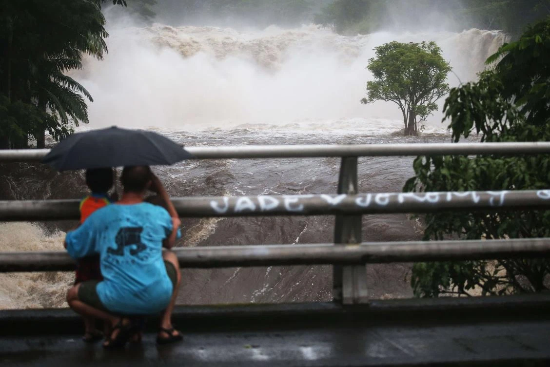 Hurricane Lane lumbers toward Hawaii with 120 mph winds