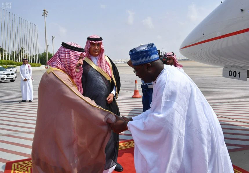 Jeddah Gov. Prince Mishaal bin Majed sees off Ghana’s Vice President Mahamudu Bawumia at King Abdul Aziz Airport in Jeddah on Sunday. (SPA)