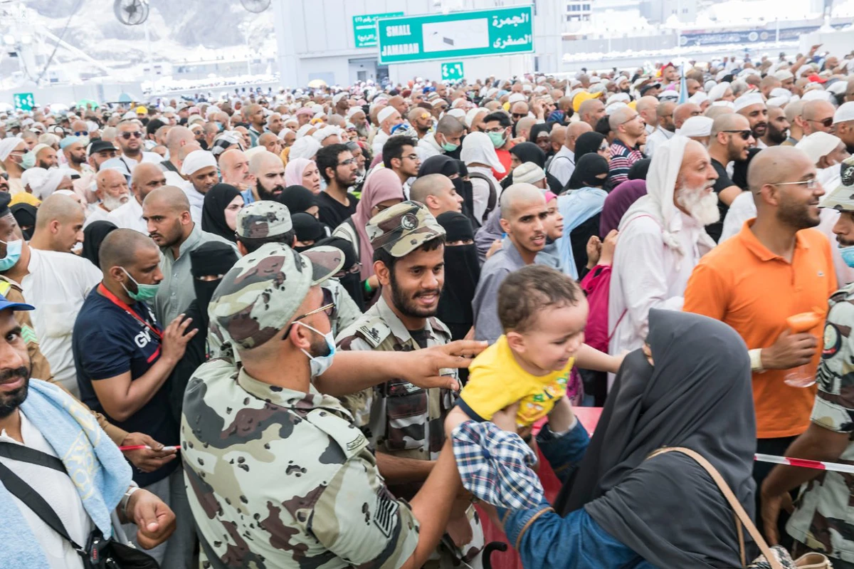 ‘Secure, serene’ Hajj earns royal praise for interior minister