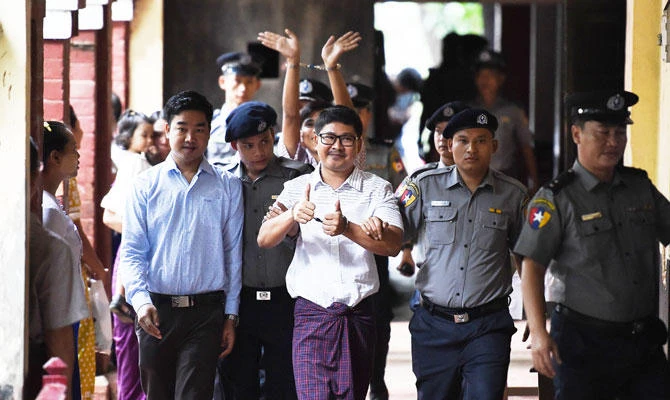Reuters journalist Wa Lone (C)followed by Kyaw Soe Oo arrive in court in Yangon on August 27, 2018 to face verdict after months of trial since they were detained on December 12, 2017. (AFP)