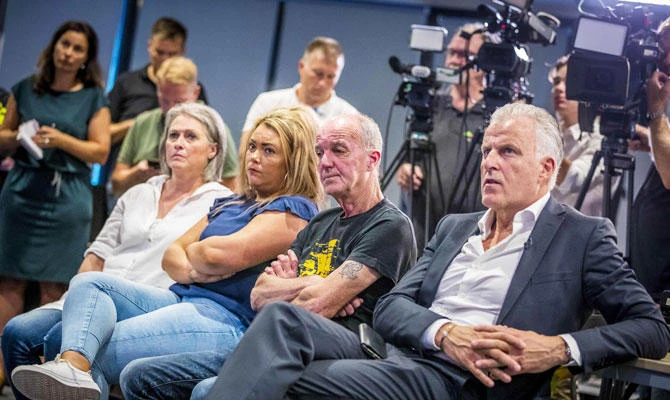 (R-L) Dutch crime reporter Peter R de Vries, father Peter Verstappen, sister Femke and mother Berthie Verstappen sit next to each other during a press conference in Maastricht, on August 22, 2018. (AFP)