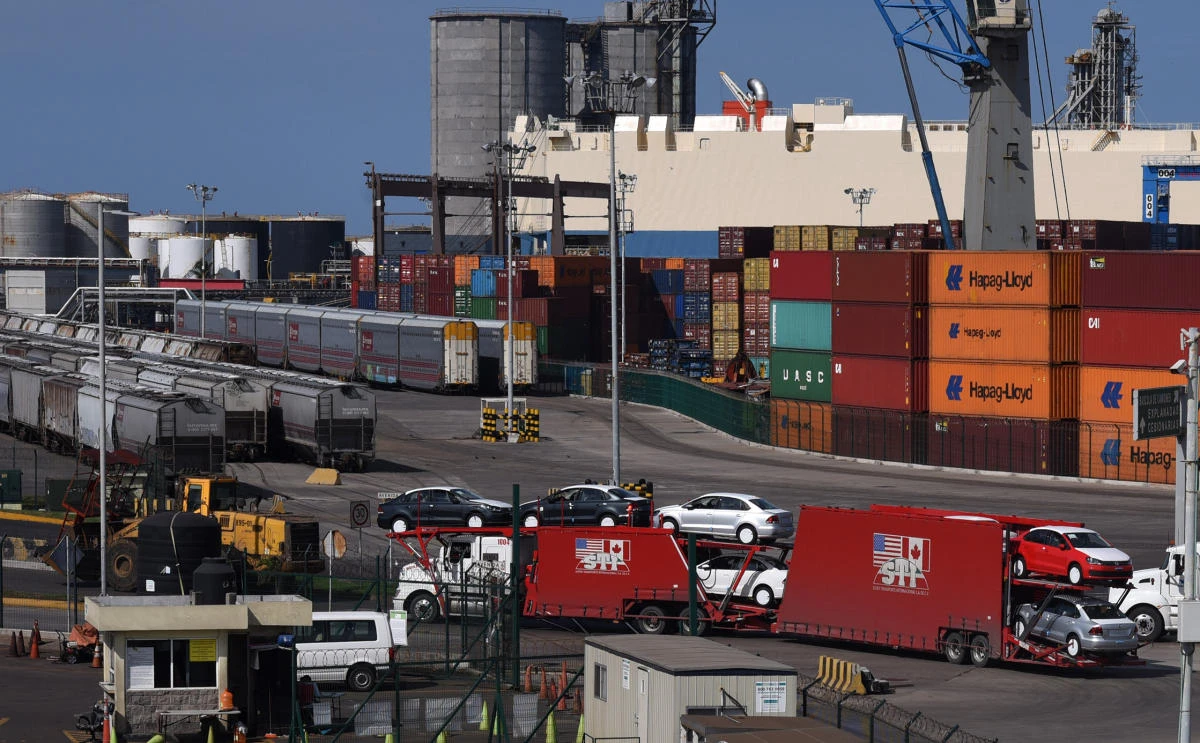 US, Mexico reach NAFTA deal, turn up pressure on Canada