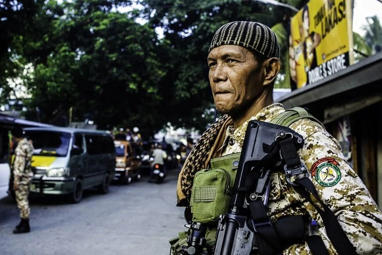 Moro Islamic Liberation Front (MILF) members secure Camp Darapanan in Sultan Kudarat - where martial law might be extended after a Daesh attack. (AFP)