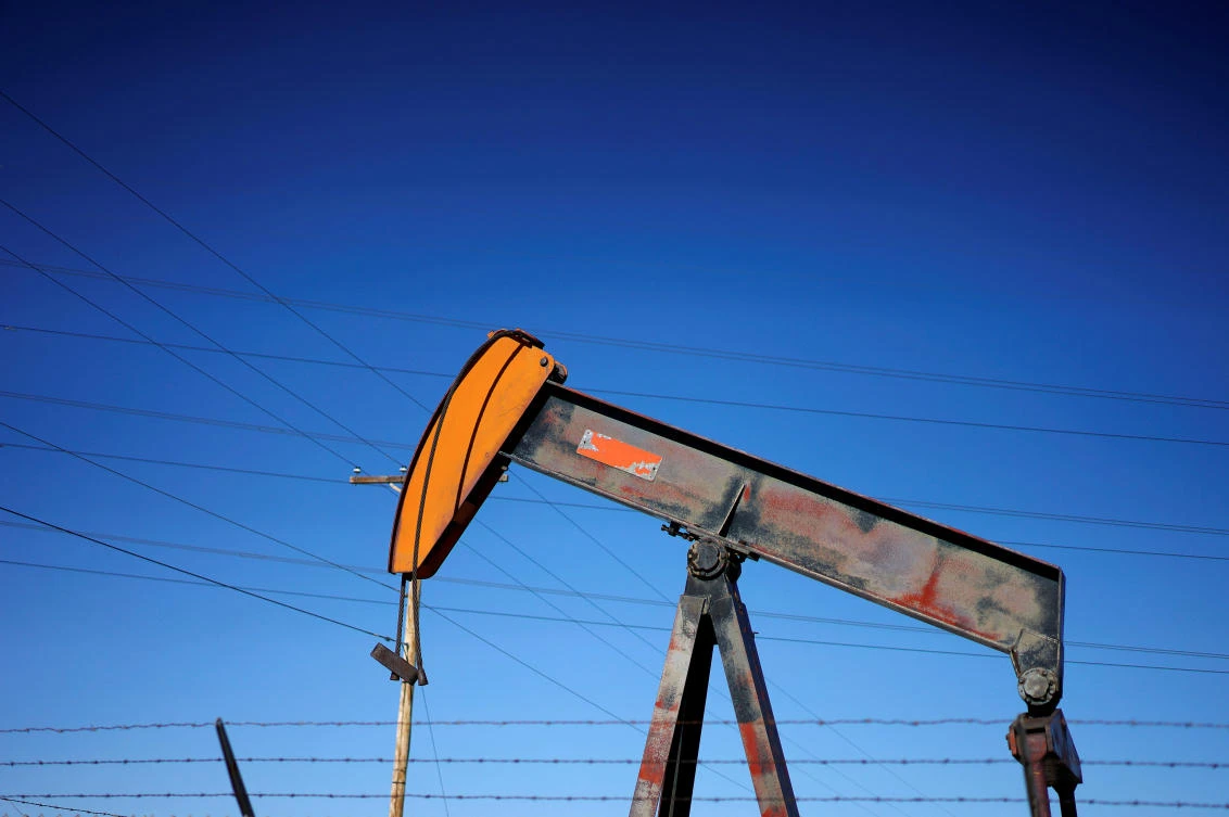 Oil rises on Iran sanctions and lower US stockpiles