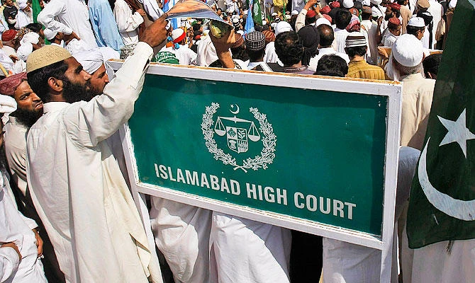 Two handed death in Pakistan for killing politician