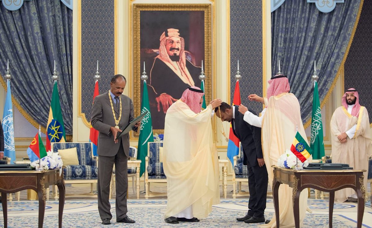 King Salman honored Eritrean President Isaias Afwerki with the Order of King Abdulaziz. (SPA)