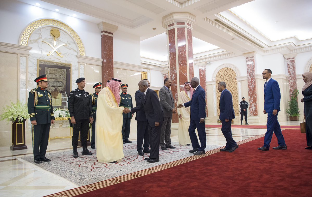 King Salman greeted the official delegations accompanying the Ethiopian and Erirean leaders. (SPA)