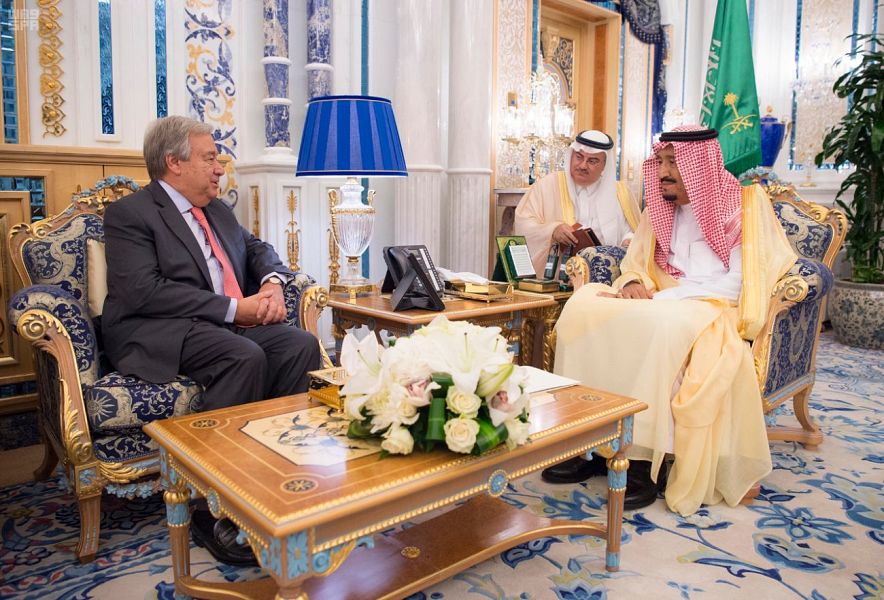 Saudi Arabia's King Salman receives UN Secretary-General Antonio Guterres in Jeddah. (SPA)