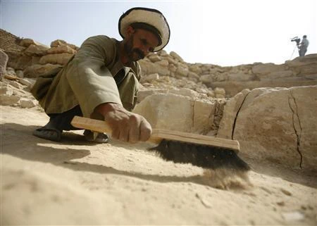 An Egyptian worker clears sand at a pyramid site in Sakara, Giza province, June 5, 2008. (Reuters)