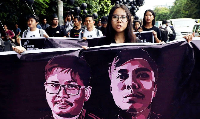 People march to show solidarity for jailed Reuters journalists Wa Lone and Kyaw Soe Oo two days before a local court is due to deliver verdict against them on charges of breaching the country's Official Secrets Act in Yangon, Myanmar, September 1, 2018. (REUTERS)