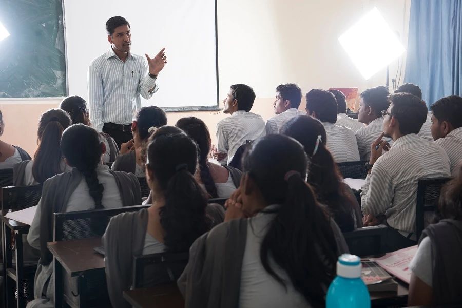 Oman calls out expat teachers who breach private tuition ban