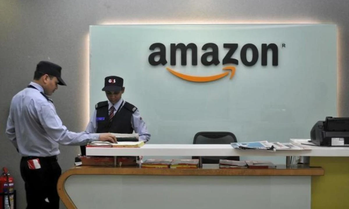 Amazon India unveils Hindi website, app in battle with Flipkart