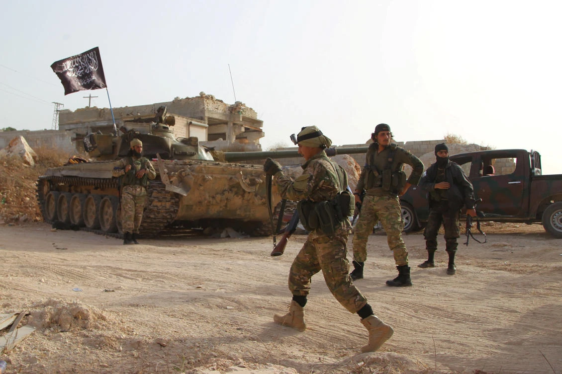 Members of Al-Qaeda’s Nusra Front carry their weapons as they move toward their positions during an offensive to take control of the northwestern city of Ariha from forces loyal to Syria’s President Bashar Assad, in Idlib province May 28, 2015. (Reuters)