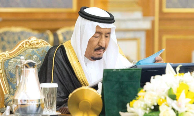 King Salman chairs the Cabinet session at Al-Salam Palace in Jeddah on Tuesday. (SPA)