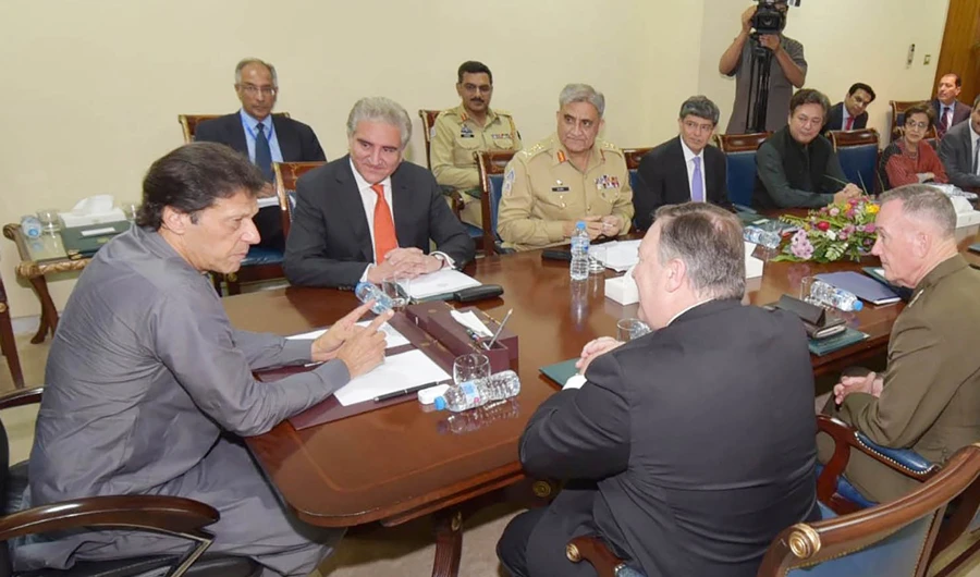 Pakistani Prime Minister Imran Khan (L) speaks during a meeting with US Secretary of State Mike Pompeo (2R) at the Prime Minister's Office in Islamabad on Sept. 5, 2018. (AFP / PID handout photo)