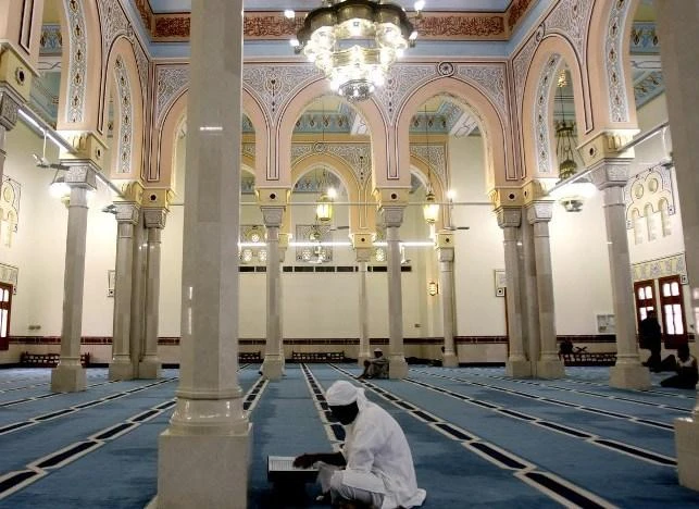 A survey noted that over half of UAE respondents preferred an Urdu translation of Friday sermons. (AFP)