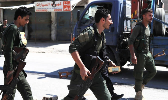 Members of the Asayish, Kurdish internal security police forces, arrive at the site of clashes with regime forces in Qamishly, northeastern Syria, on September 8, 2018. (AFP)