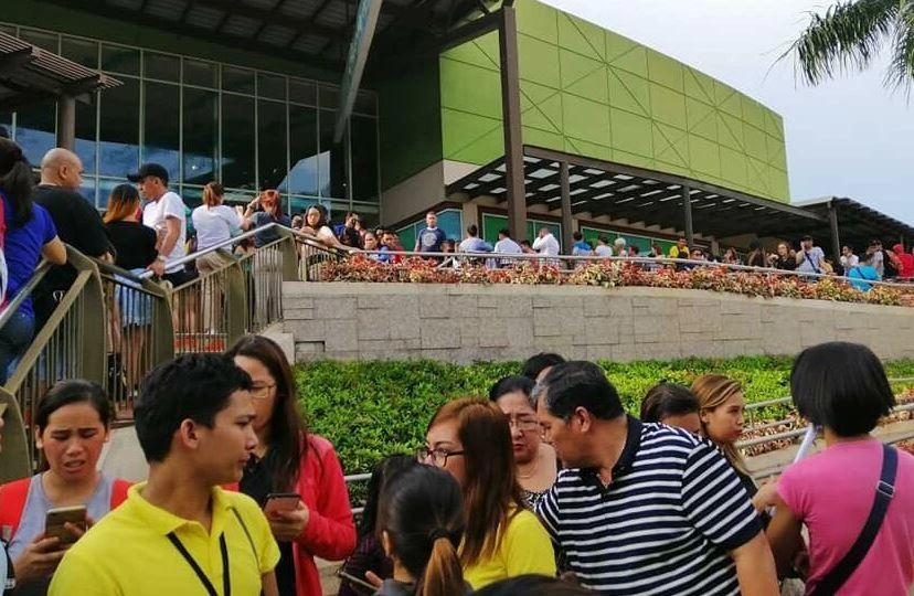 People left buildings as the quake struck. (Courtesy Twitter)
