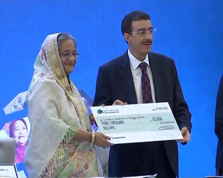 Bangladesh Prime Minister Sheikh Hasina inaugurates the new regional hub of IsDB in Dhaka, in the presence of Dr. Bandar M.H. Hajjar, the president of IsDB Group. (AN Photo)