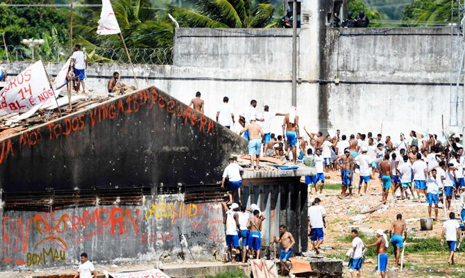 Gunmen storm Brazil prison, policeman killed as 92 inmates escape
