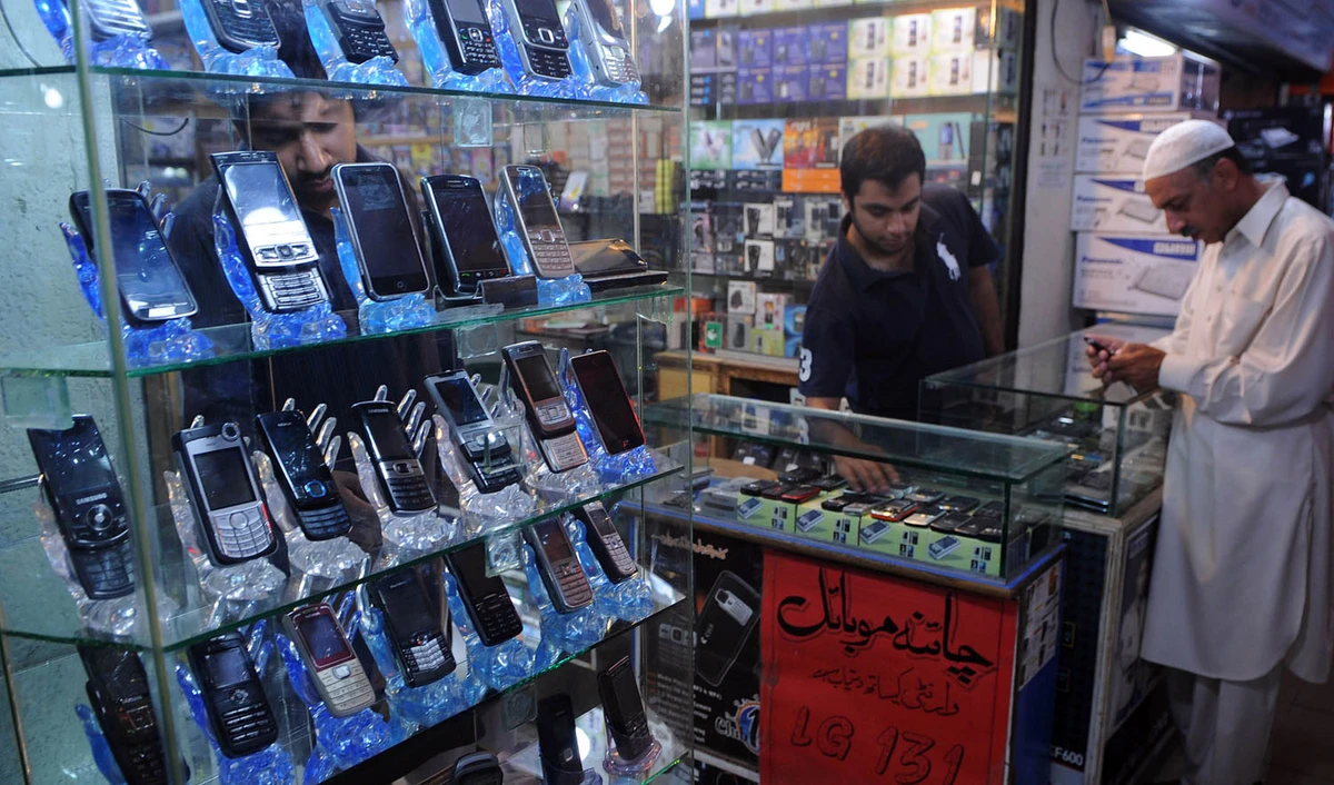 Ban mobile phones, cosmetics; save $15bn – Economists