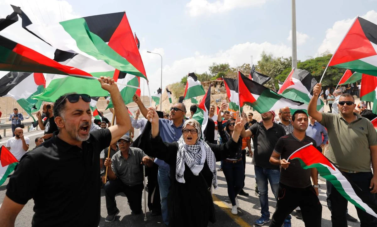 Palestinian protesters block the road during a protest on September 7, 2018 along a highway leading to Khan al-Ahmar in support of the residents of the Bedouin village that the Israeli authorities plan to demolish in the occupied West Bank. (AFP)