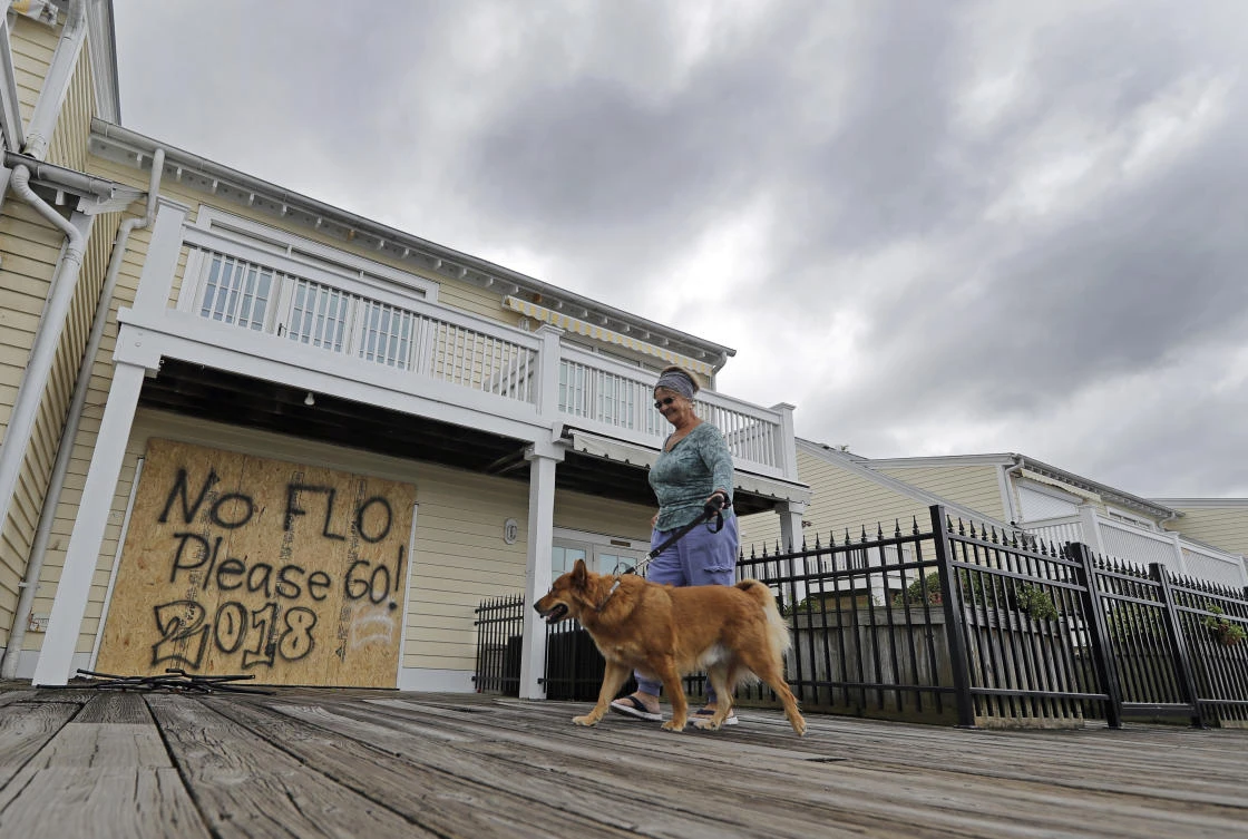 North Carolina coast feels Florence’s first blast of wind, rain