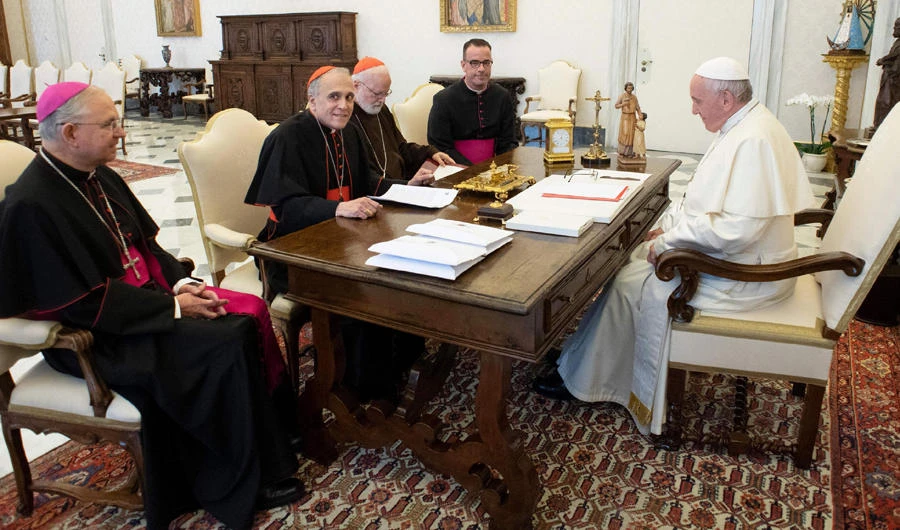 Pope Francis (R) meets with US bishops at the Vatican on September 13, 2018. (Vatican Media handout via AFP)