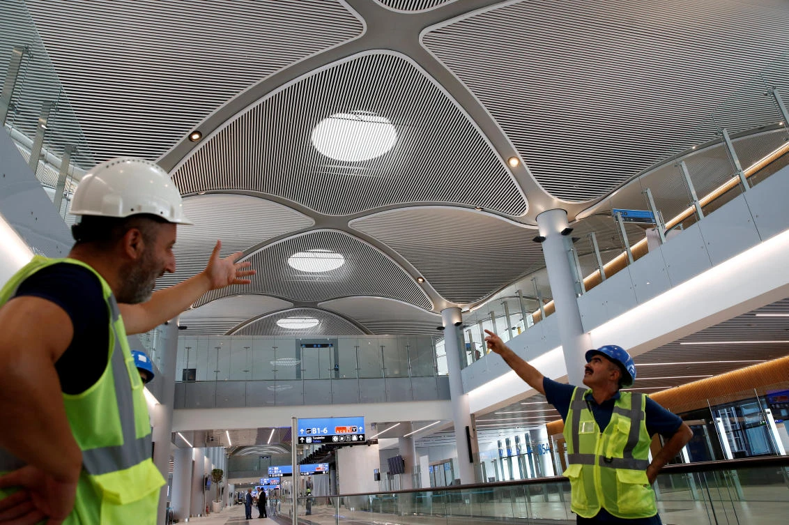 Turkish police detain hundreds of protesting airport workers