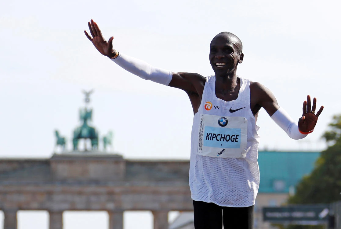 Kenya's Eliud Kipchoge celebrates winning the Berlin Marathon and breaking the world record. (Reuters)
