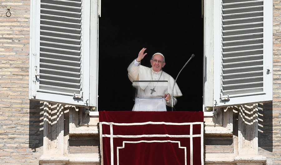 Pope Francis waves as he arrives to deliver his blessing during the weekly Angelus prayer on September 16, 2018 at St. Peter's Square in the Vatican. Francis has ordered a Chilean priest accused of sexually abusing minors removed from the clergy. (AFP / Laurent Emmanuel)