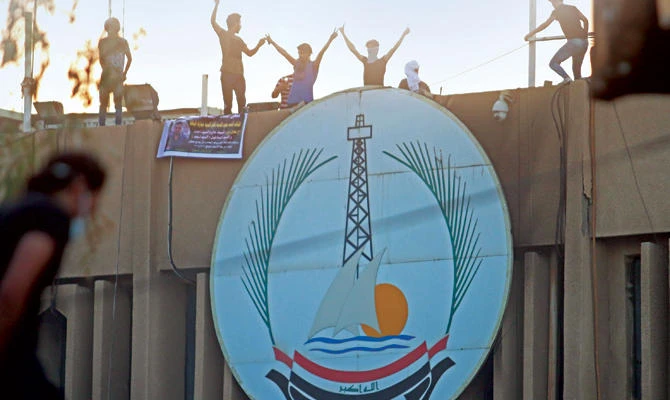 Basra province was rocked by renewed violence last week as political protests regain momentum, threatening local oil facilities. (AFP)