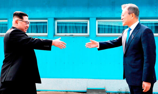 In this April 27, 2018, file photo, North Korean leader Kim Jong Un, left, prepares to shake hands with South Korean President Moon Jae-in over the military demarcation line at the border village of Panmunjom in Demilitarized Zone. (AP)