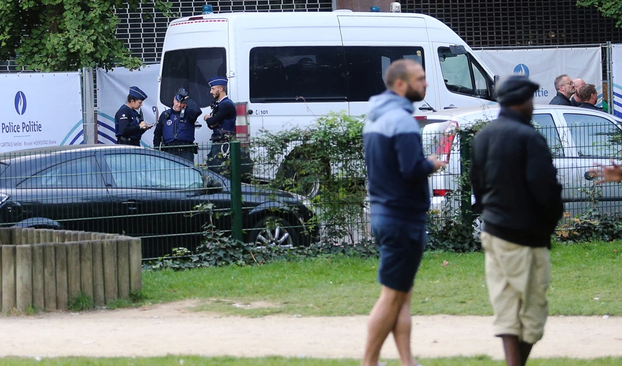 Knife attacker wounds Belgian police officer